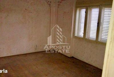 Casă cu 4 camere cu Teren 1079 Mp în Vârfurile - 1