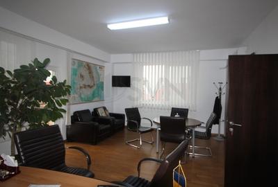 Casă individuală cu 12 camere cu Canalizare în 1 Mai - 12