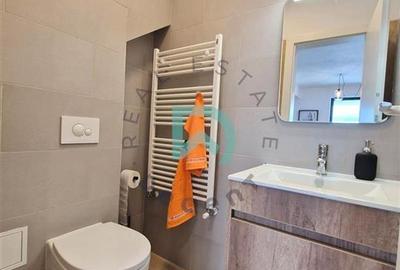 Apartament cu 3 camere decomandat, mobilat în Tractorul - 9