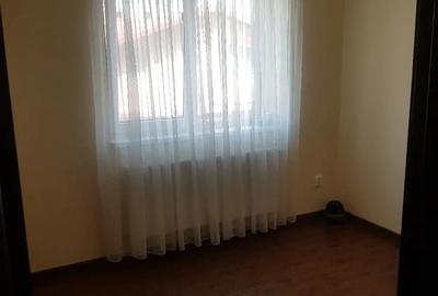 Apartament cu 3 camere decomandat în Roșu - 2