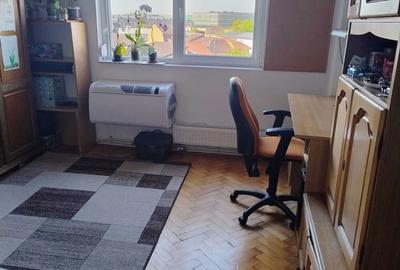 Apartament cu 4 camere decomandat în Dacia - 2