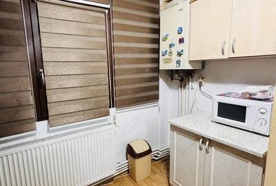 Inchiriez apartament cu 3 camere in Mioveni, zona Robea, etaj 1 - 8