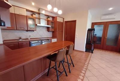 De Inchiriat apartament 4 camere Universitate sect 1 De Inchiriat apartament 4 camere Universitate sect 1 - 1