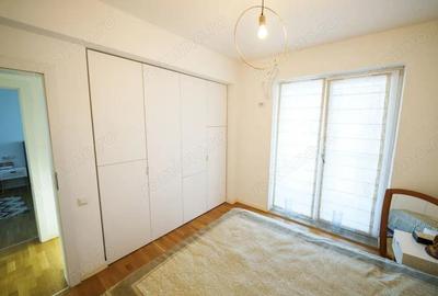 Apartament cu 3 camere semidecomandat, mobilat în Central - 1