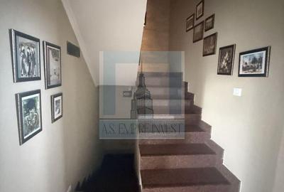 Casă cu 4 camere în Central - 2