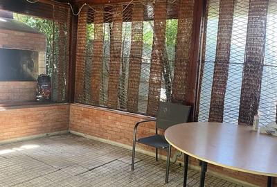 Casă cu 4 camere în Central - 3