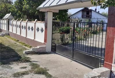 Casă cu 6 camere în Tâncăbești - 1