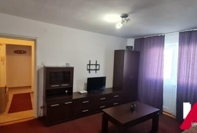 Inchiriez apartament 3 camere,situat pe B-dul Mihai Viteazu, et.3