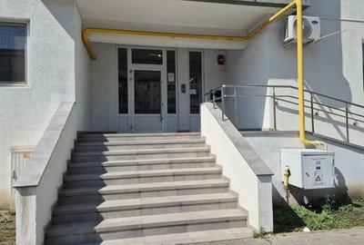 Apartament cu 2 camere decomandat în Exterior Vest