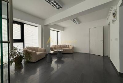 Spatiu de inchiriat,stradal l,la 1-2 minute de mers pana la metrou. - 9