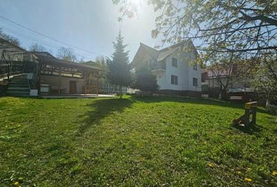 VILĂ ELEGANTĂ CU PRIVELIȘTE DEOSEBITĂ – VALENII DE MUNTE - 18