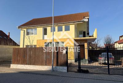 Casă individuală cu 7 camere cu Canalizare în Șelimbăr