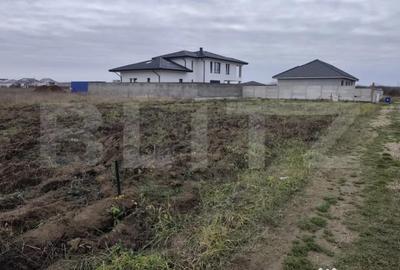 Teren de 753 mp, în Nufărul