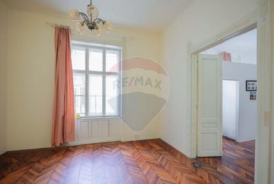 Casa de Vanzare cu 4 camere, Ultracentral - Cuza Voda - 1