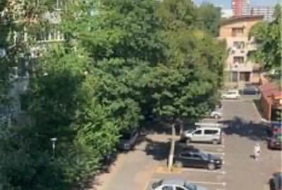 Apartament cu 3 camere semidecomandat în 1 Mai - 1