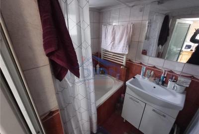 Casă cu 4 camere cu Teren 240 Mp în Eroii Revoluției - 3