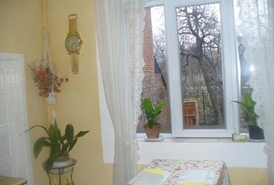 Casã cu etaj centru zonă liniştită - 2