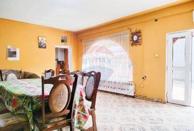 Casa cu 7 camere spa?ioase ideala pentru doua familii - 10