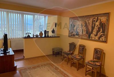 Apartament cu 4 camere decomandat, mobilat în Centrul Civic - 1
