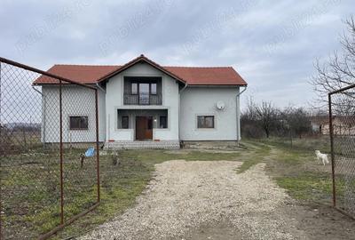 Casă cu Teren 1570 Mp în Central - 3