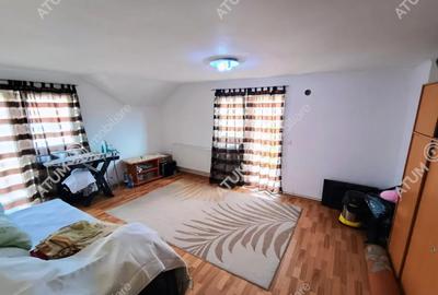 Casă cu 5 camere cu Canalizare în Vasile Aaron - 2