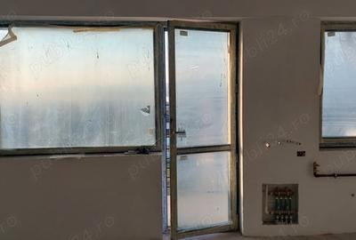 Apartament cu 3 camere semidecomandat în Central - 1