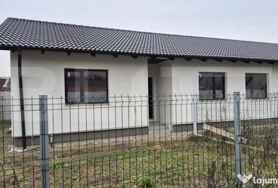 Casă cu 4 camere cu Teren 400 Mp în Vetiș - 9