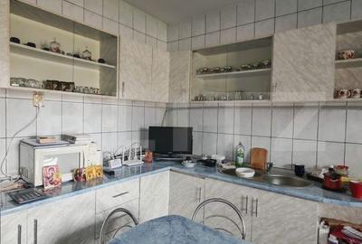 Casă cu 3 camere în Central