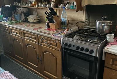 Casa cu etaj, teren 357 mp , pretabila - clinica, birouri, locuinta - zona centrala - 3