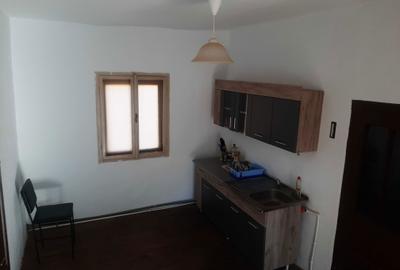 Casă cu 4 camere în Central - 1