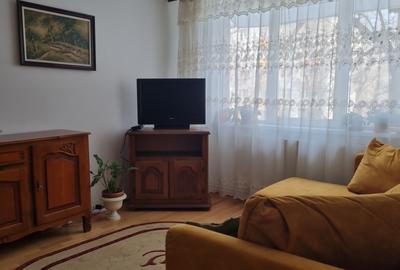 Apartament cu 3 camere semidecomandat, mobilat în Titan - 11