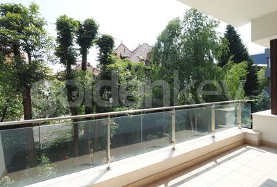 Apartament cu 3 camere semidecomandat, mobilat în Kiseleff