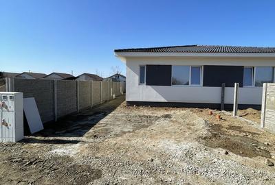 Casă cu 3 camere în Bucovăț