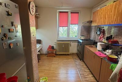 Apartament cu 3 camere semidecomandat în Berceni - 3