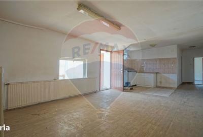 Spațiu comercial, de 794 mp, în Central - 8