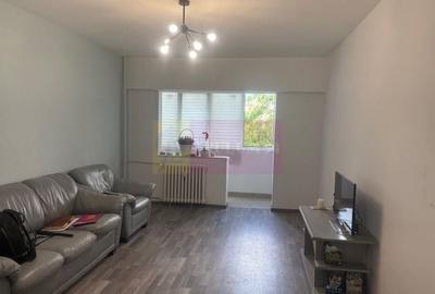 Apartament cu 3 camere decomandat, mobilat în Pantelimon