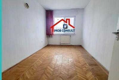 Apartament cu 3 camere decomandat în Gară