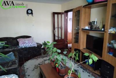 Apartament cu 3 camere decomandat în Mioriței