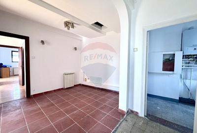 Apartament cu 4 camere decomandat în Periferie - 3