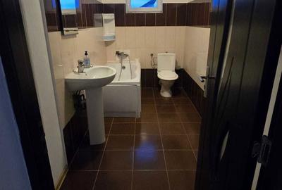 Apartament cu 3 camere semidecomandat în Central - 1