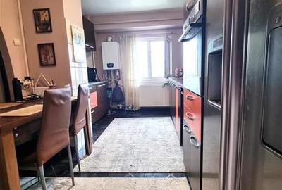 Apartament cu 4 camere decomandat în Triaj - 1