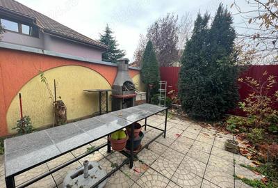 Casă cu 6 camere cu Teren 200 Mp în Intim - 1