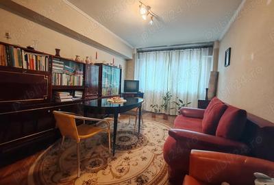 Apartament 4 camere Ultracentral, etaj 2, centrala, 2 balcoane - 1