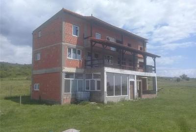 Casă cu 2 camere în Moldova Nouă - 4