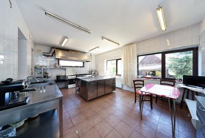 Casă individuală cu 11 camere cu Canalizare în Bran - 12