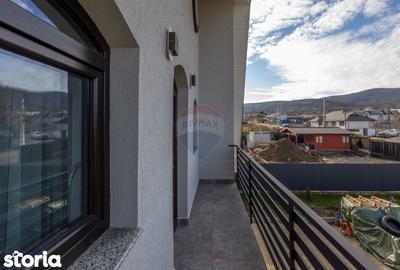 Casă cu 5 camere cu Teren 1000 Mp în Sărata - 10