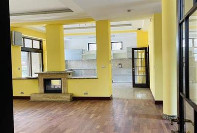 Casă cu 8 camere cu Teren 652 Mp în Sisești - 20