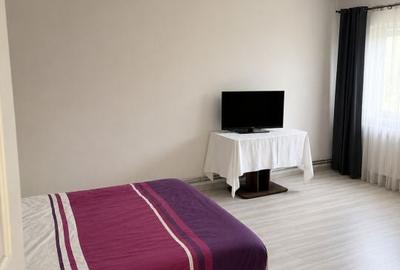 Apartament cu 3 camere decomandat în 1 Mai - 2