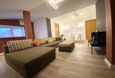 Apartament cu 3 camere semidecomandat, mobilat în Calea Călărașilor