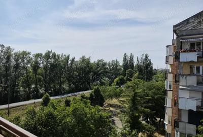 Inchiriez apartament cu 2 camere in Micalaca zona 300- cu vedere la malul Mure?uluim